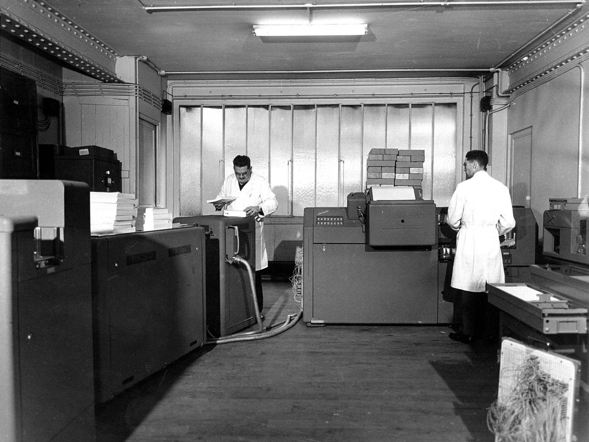 Pendant quatre-vingts ans, le personnel de l’administration avait géré à la main les fiches manuscrites des milliers d’abonnés aux publications de la Bonne Presse. En 1964, surgit l’ordinateur, un Bull Gamma 30… Une vraie révolution !